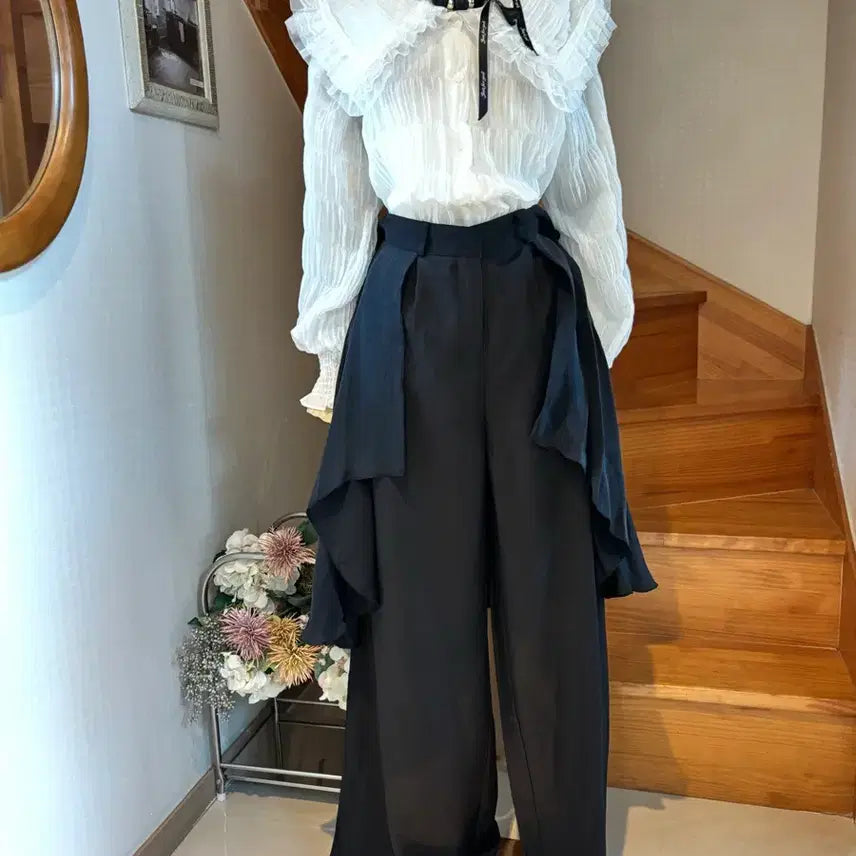 [BUNJANG] Lace Blouse and Frill Wide Pants Set / 레이스 블라우스 르닉앤.멕코이 + 프릴 와이드 팬츠 세트