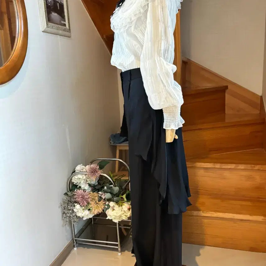 [BUNJANG] Lace Blouse and Frill Wide Pants Set / 레이스 블라우스 르닉앤.멕코이 + 프릴 와이드 팬츠 세트