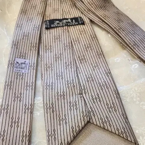 [BUNJANG] Hermès Silk Striped Necktie / 에르메스 실크 넥타이 스트라이프 패턴