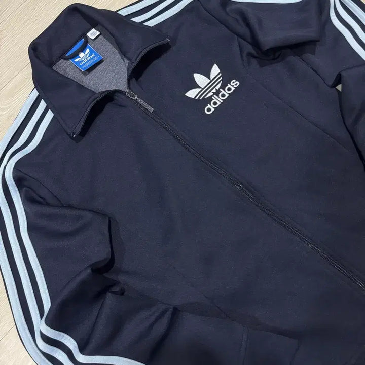 [SOLD OUT] 아디다스 네이비 스카이블루 삼선 유로파 트랙탑