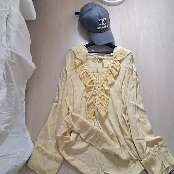 [BUNJANG] HM Yellow Chiffon Frill Blouse / hm     프릴블라우스   노란색블라우스  쉬폰블라우스