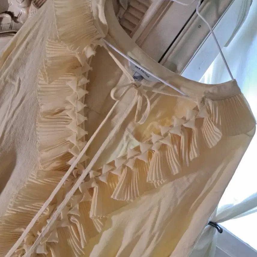 [BUNJANG] HM Yellow Chiffon Frill Blouse / hm     프릴블라우스   노란색블라우스  쉬폰블라우스