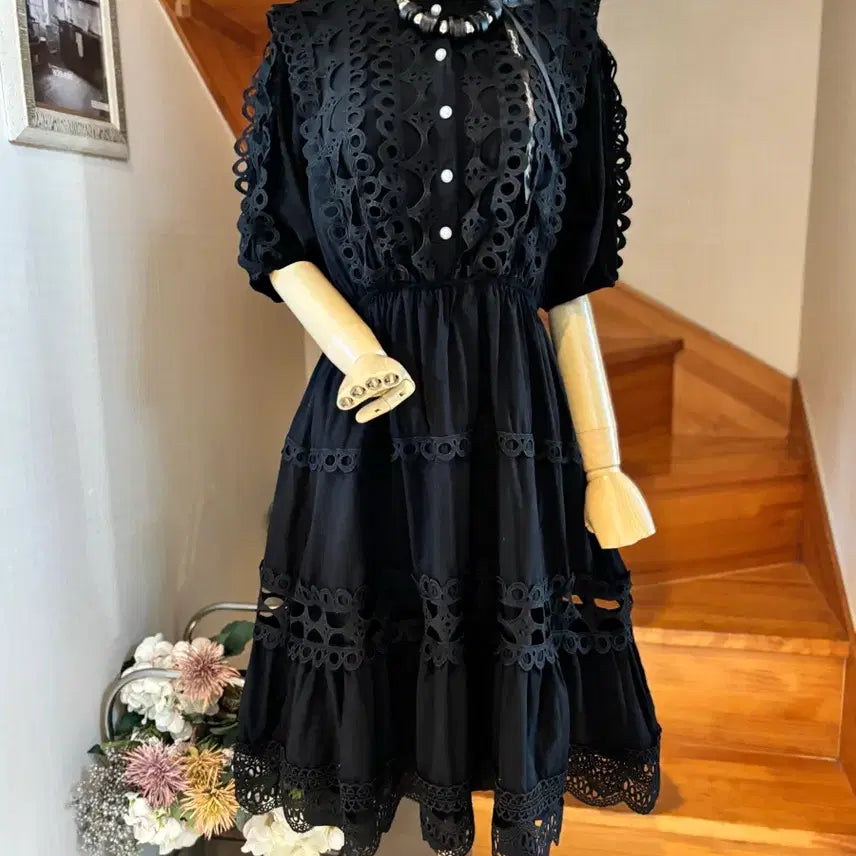 [BUNJANG] Punch Lace Midi Dress - Black / 펀칭 레이스 블랙 미디 원피스