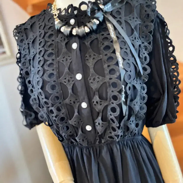 [BUNJANG] Punch Lace Midi Dress - Black / 펀칭 레이스 블랙 미디 원피스