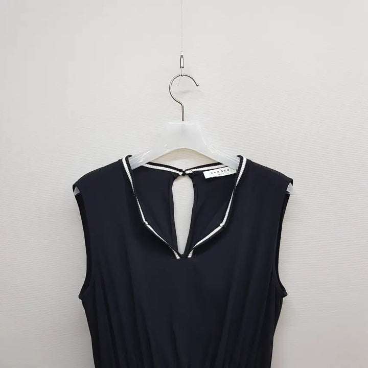 [SOLD OUT] 산드로 스모크 밴딩 슬리브리스 롱 원피스 xs사이즈