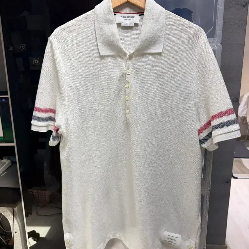 [SOLD OUT] 톰브라운 화이트 삼선 포인트 반팔 티셔츠