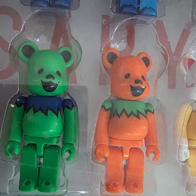[BUNJANG] Bearbrick Dancing Bear Figure Set (Orange + Green) with Card / 베어브릭 댄싱 베어 피규어 세트 오렌지+ 그린 + 카드 포함