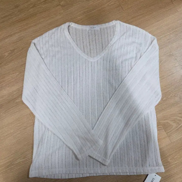 [BUNJANG] Bookle See-through V-neck Linen Long Sleeve T-shirt / 부클 시스루 브이넥 린넨 긴팔티
