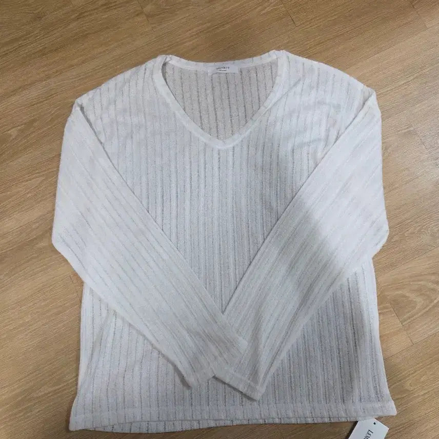 [BUNJANG] Bookle See-through V-neck Linen Long Sleeve T-shirt / 부클 시스루 브이넥 린넨 긴팔티