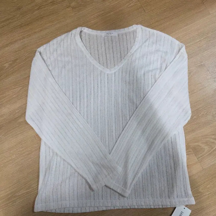 [BUNJANG] Bookle See-through V-neck Linen Long Sleeve T-shirt / 부클 시스루 브이넥 린넨 긴팔티
