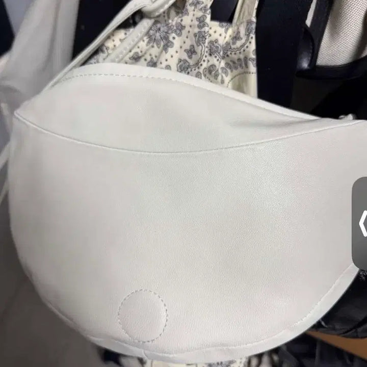 [BUNJANG] Genuine Leather Half-Moon Shoulder Bag / 소가죽 반달백