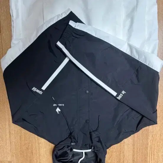 [BUNJANG] Le Coq Sportif Windbreaker Hooded Jacket (Black/White, Size 105) / 르꼬끄 블랙/화이트 바람막이 후드 자켓 105