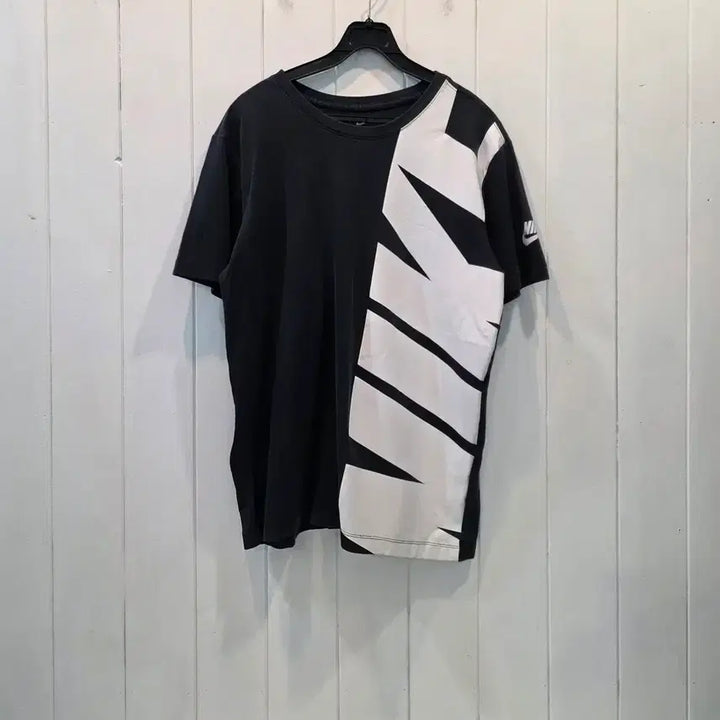 [BUNJANG] Nike Black Short-Sleeve T-Shirt (Size L) / NIKE [나이키] 반팔티