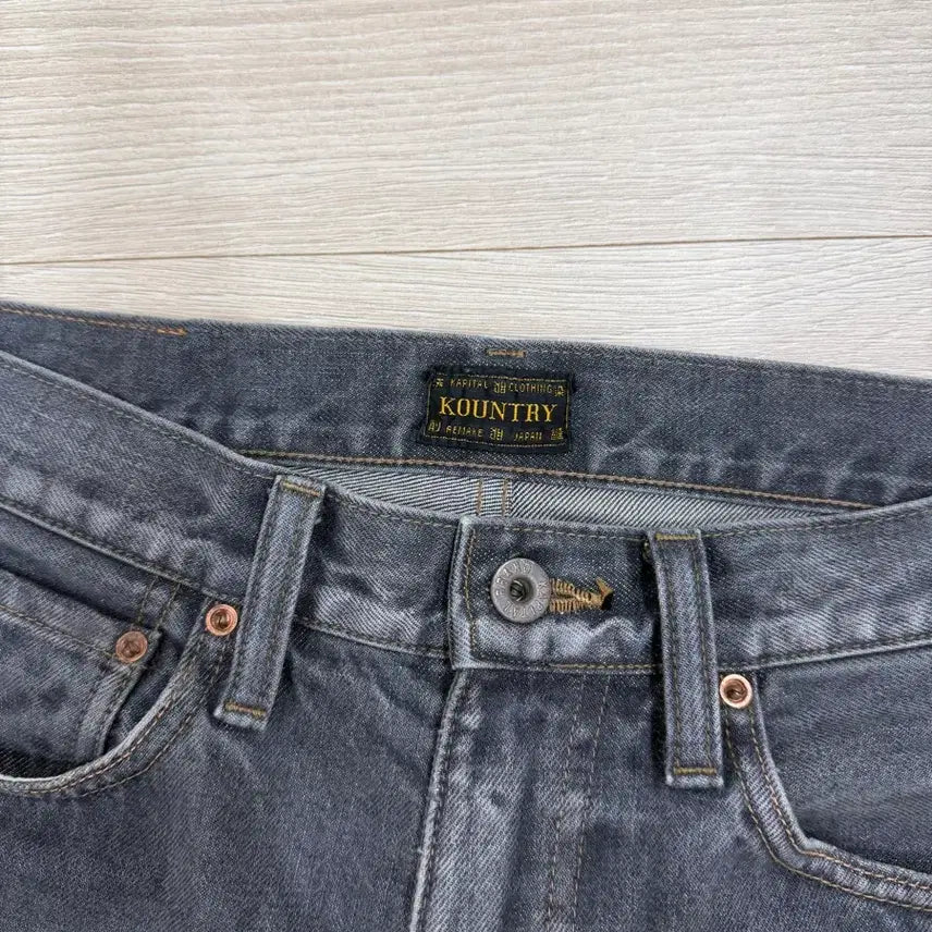 [SOLD OUT] 32) 캐피탈 본 자수 데님 숏팬츠 블랙 팝니다