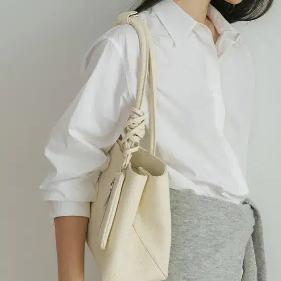 [BUNJANG] Ring Seoul Cow Leather Wide Shoulder Bag - Cream / 링서울 cow leather wide shoulder bag-cream