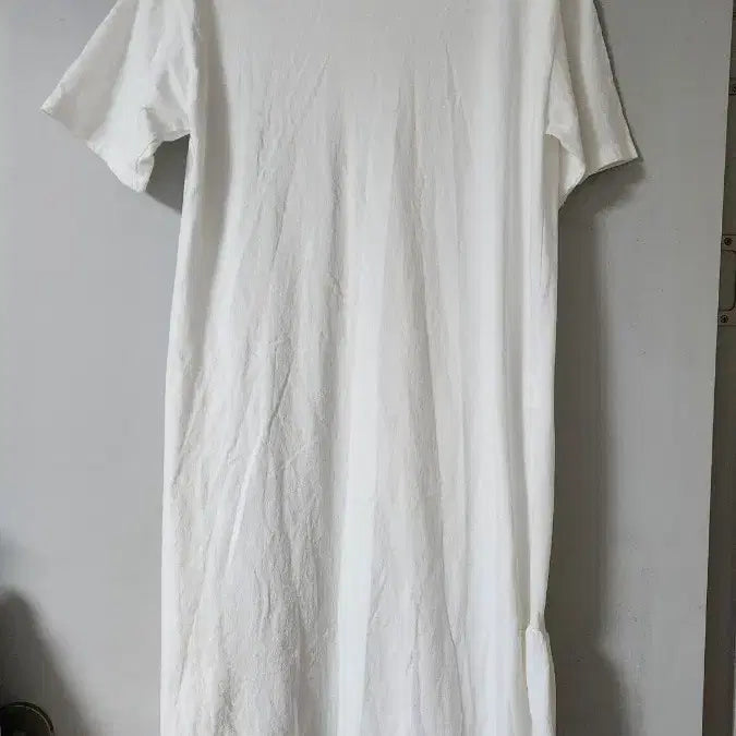 [BUNJANG] NANING9 White Ruffled Back T-Shirt Long Dress / NANING9 흰색 티셔츠 롱 원피스 뒤 프릴