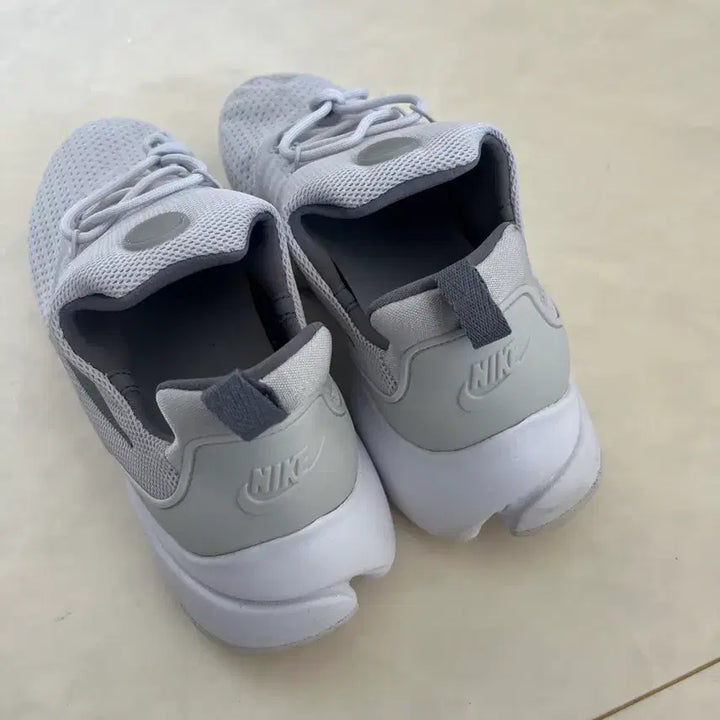 [BUNJANG] Nike Running Shoes (Gray, 275mm) / 새상품) 나이키 러닝화 회색 275