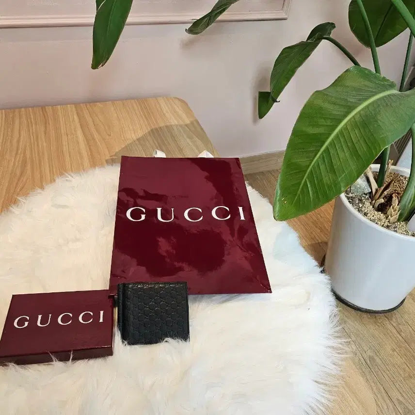 [BUNJANG] Gucci Black Bifold Wallet Money Clip Set with Shopping Bag / 구찌 반지갑 블랙 머니클립 + 쇼핑백 풀세트