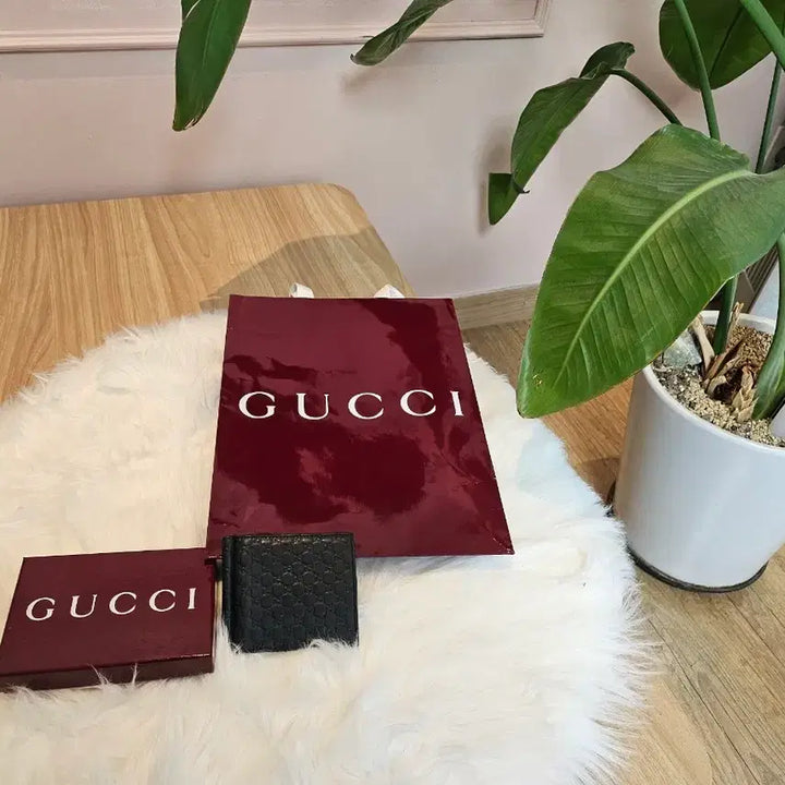 [BUNJANG] Gucci Black Bifold Wallet Money Clip Set with Shopping Bag / 구찌 반지갑 블랙 머니클립 + 쇼핑백 풀세트