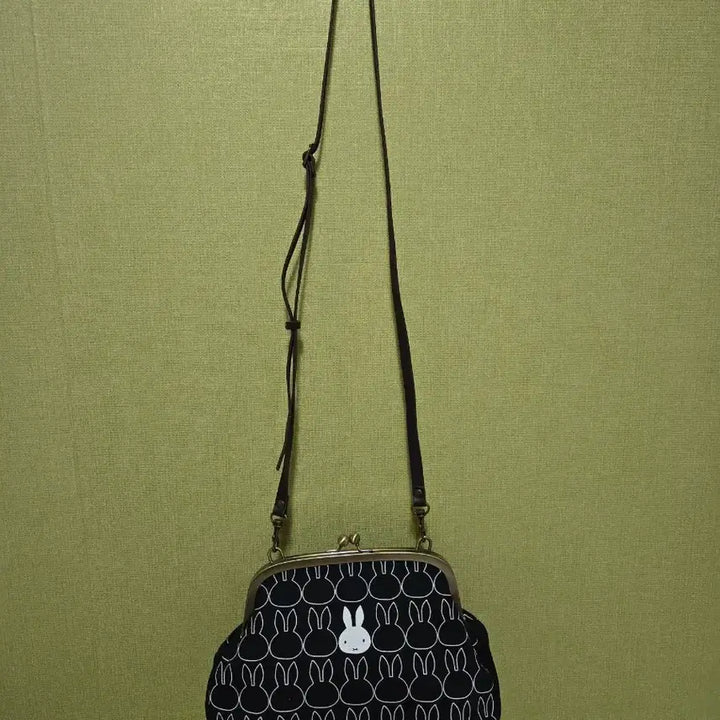 [BUNJANG] Miffy Rabbit Pattern Shoulder Bag / 미피 토끼 패턴 블랙 가방 숄더백