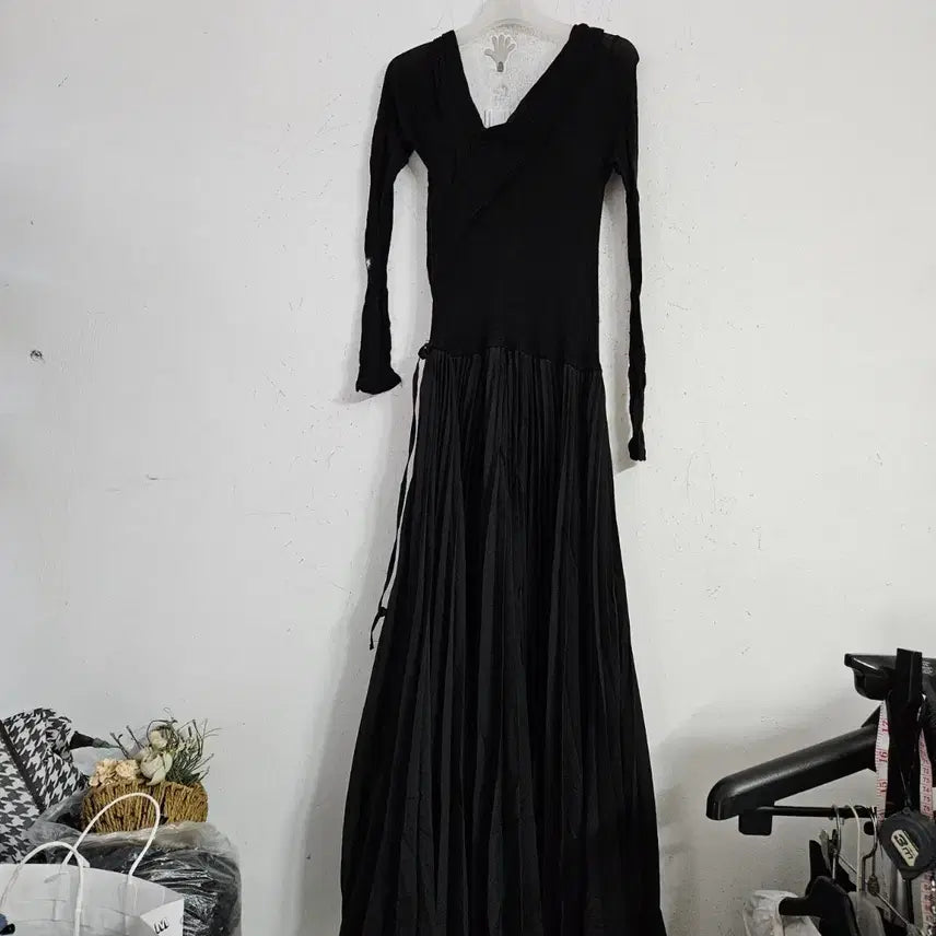 [BUNJANG] Black Pleated Long Dress / 블랙 플리츠 롱 원피스55