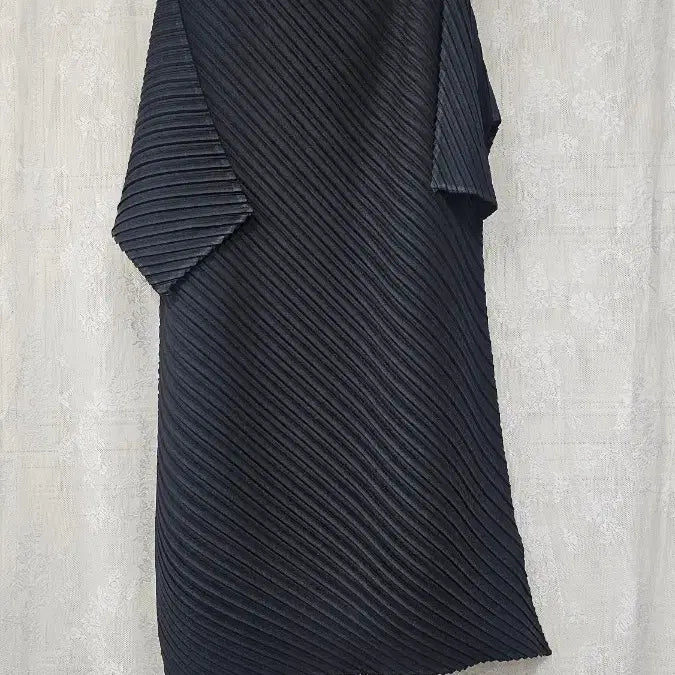 [BUNJANG] Black Pleated Short-Sleeve Dress (One Piece) / 플리츠 블랙 반팔 원피스