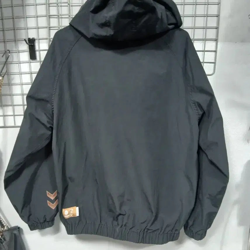 [BUNJANG] Hummel Black Hooded Windbreaker Jacket / 험멜 블랙 후드 바람막이 자켓