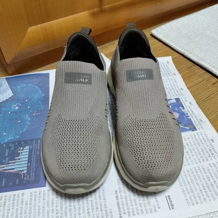 [SOLD OUT] 스케쳐스 고워크6 스니커즈 (250)