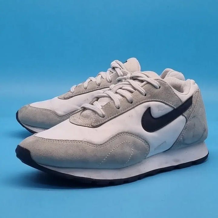 [BUNJANG] Nike Outburst Sneakers / h 나이키 아웃버스트 운동화 230