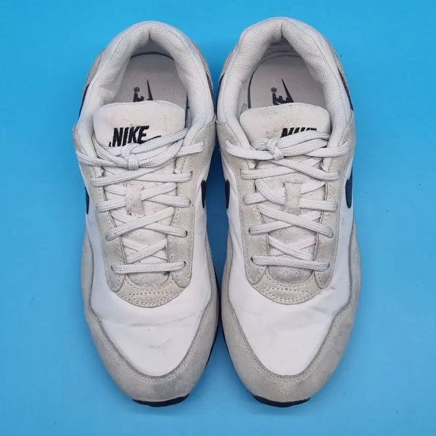 [BUNJANG] Nike Outburst Sneakers / h 나이키 아웃버스트 운동화 230