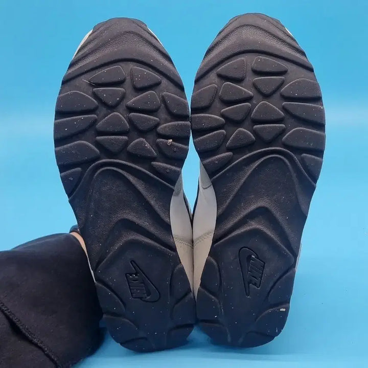 [BUNJANG] Nike Outburst Sneakers / h 나이키 아웃버스트 운동화 230