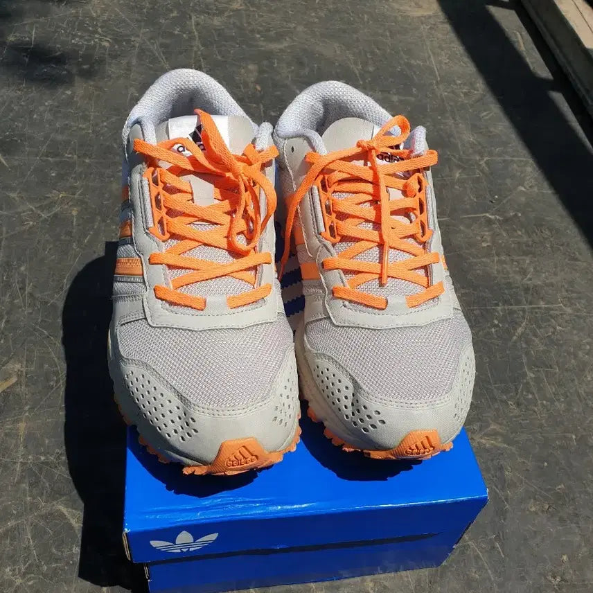 [BUNJANG] Adidas Hiking Shoes Orange Accent Size 265 / 아디다스운동화 265