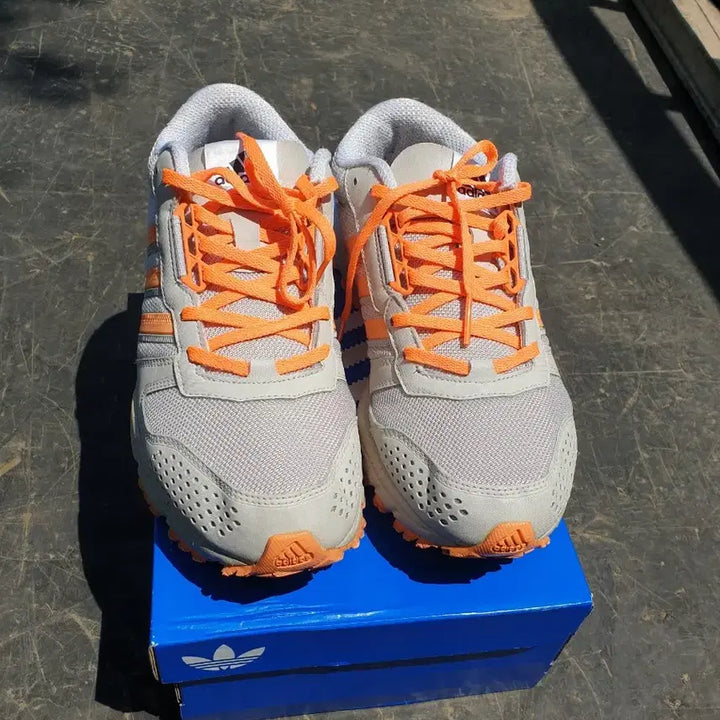 [BUNJANG] Adidas Hiking Shoes Orange Accent Size 265 / 아디다스운동화 265