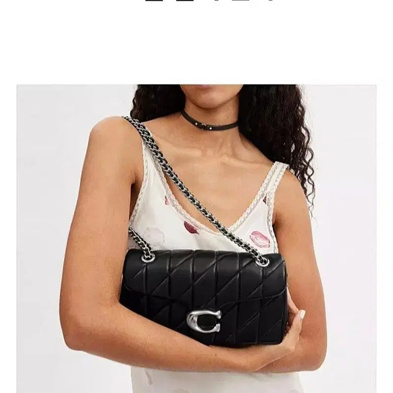 [BUNJANG] Coach Black Quilted Chain Shoulder Bag Size 20 / 코치 블랙 퀼팅 체인 숄더백 20사이즈