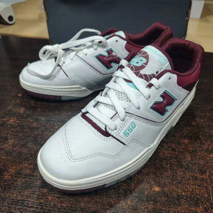 [BUNJANG] New Balance 550 Sneakers / 270 새상품 뉴발른스 550