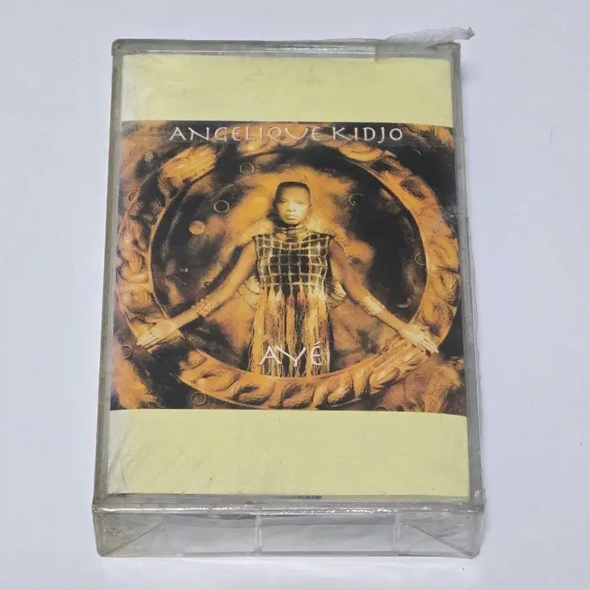[BUNJANG] Angélique Kidjo Ayé Cassette Tape (Sealed, Rare) / [미개봉/희귀] 안젤리크 키조(Angelique Kidjo)