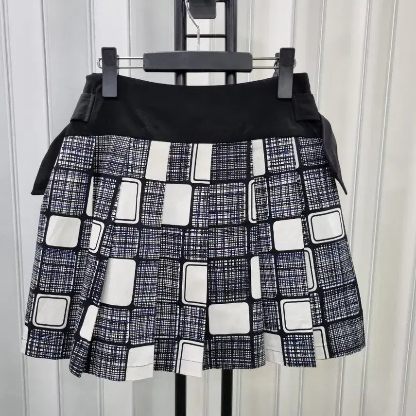 [BUNJANG] Check Pattern Mini Skirt with Buckle Detail / 체크 패턴 스커트 블랙/화이트 버클 장식