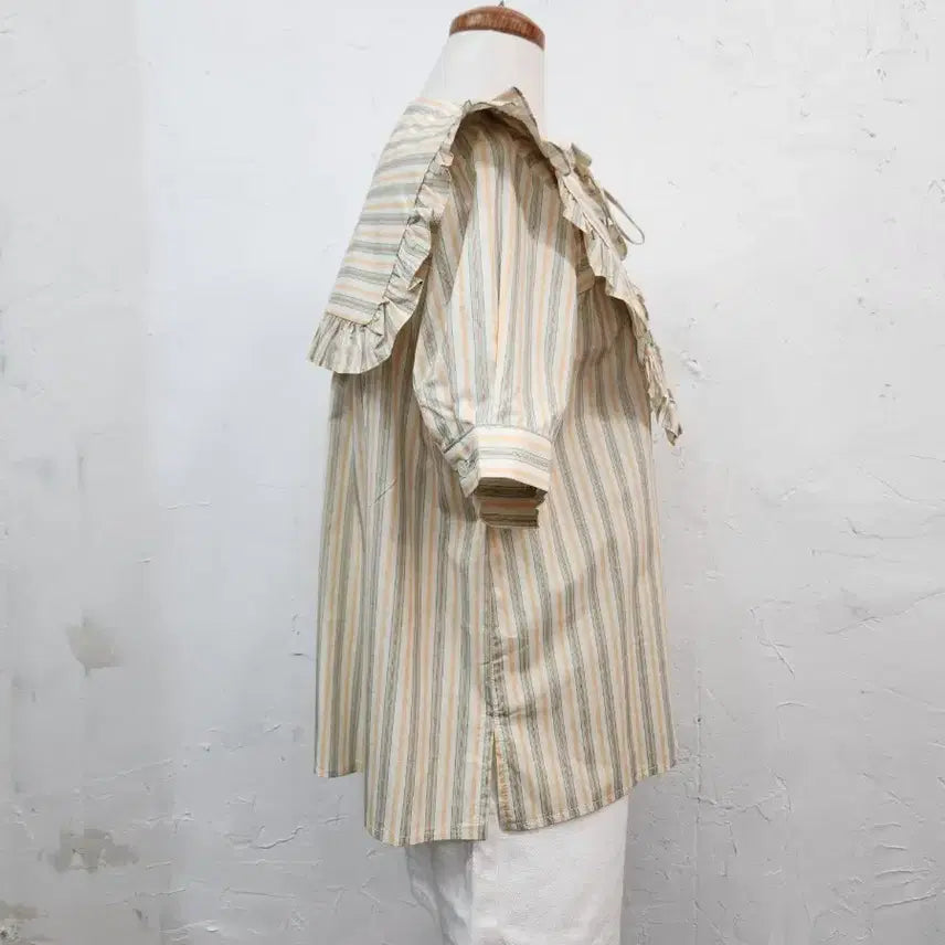 [BUNJANG] Stripe Frill Collar Blouse / 스트라이프 프릴 칼라 블라우스