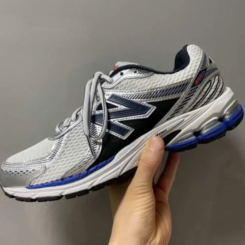 [SOLD OUT] [새상품] 뉴발란스 860v2 메탈릭 실버 230사이즈