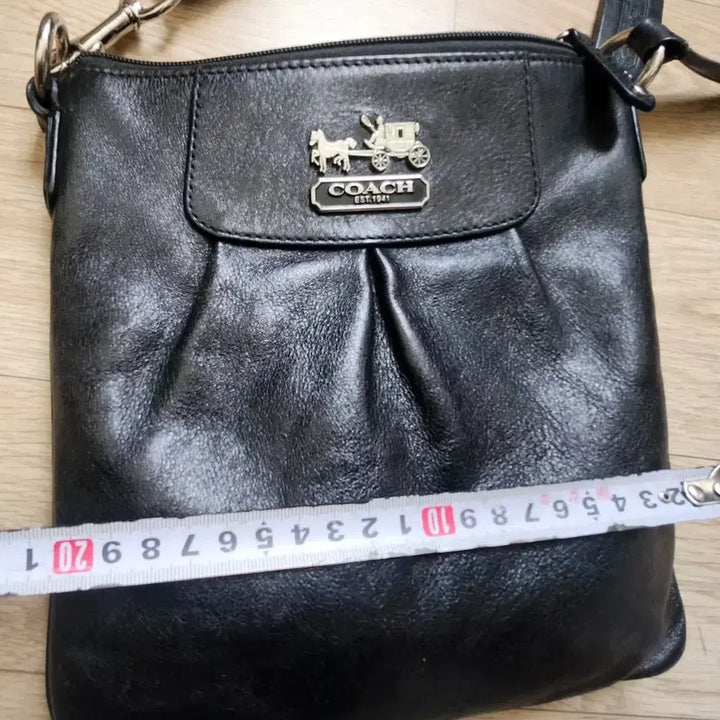 [BUNJANG] Coach Black Leather Crossbody Bag / 코치 블랙 레더 크로스백