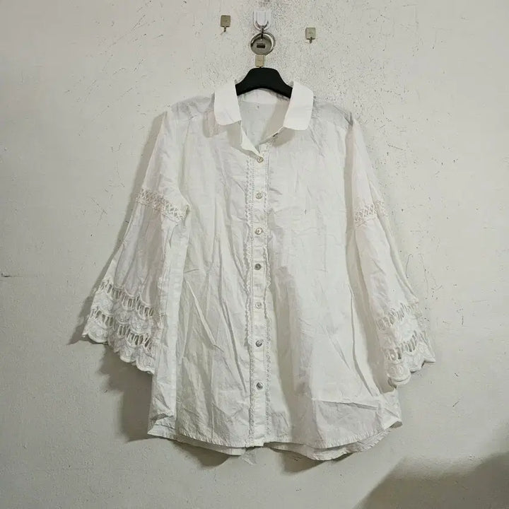 [BUNJANG] Lace Sleeve White Blouse / 레이스 소매 화이트 블라우스