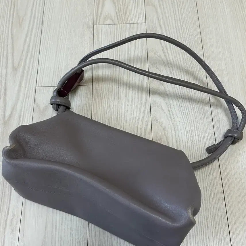 [BUNJANG] Archive Appke Pillow Bag Earl Grey / 아카이브앱크 필로우백 얼그레이