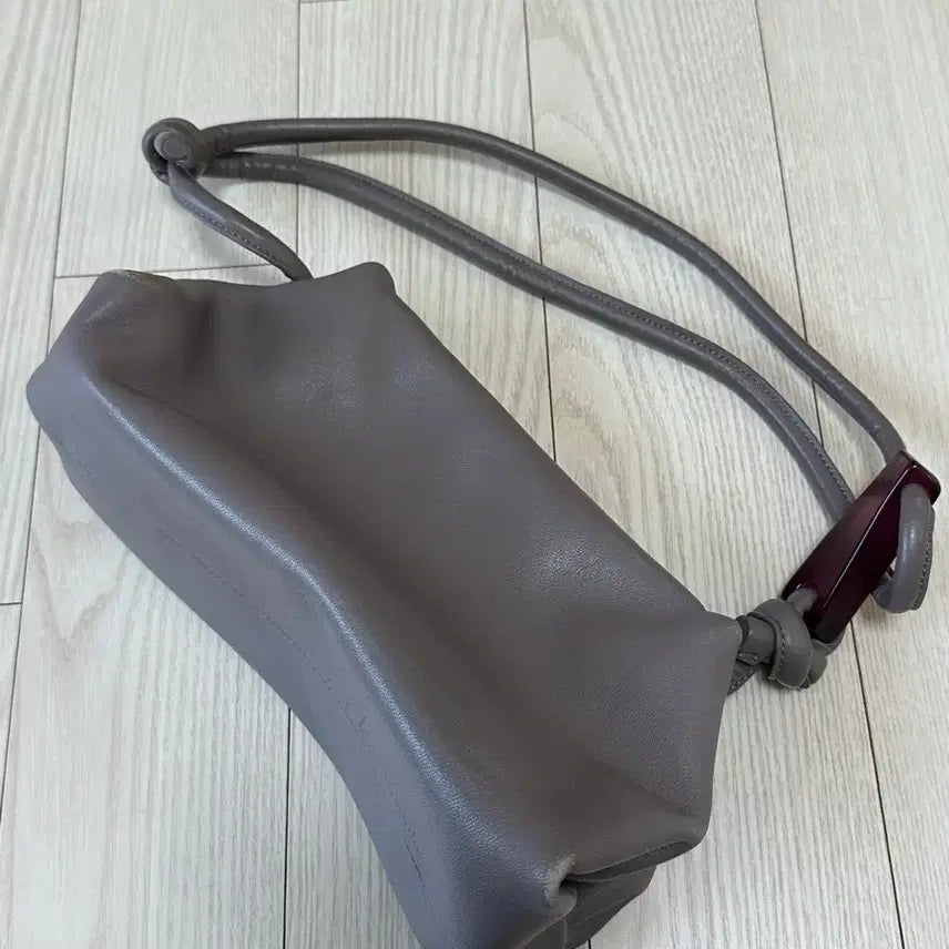 [BUNJANG] Archive Appke Pillow Bag Earl Grey / 아카이브앱크 필로우백 얼그레이