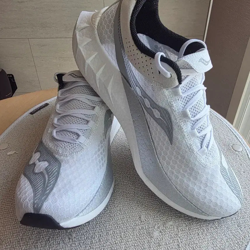 [BUNJANG] Saucony Endorphin Pro 4 Running Shoes - White, Size 265 (Mint Condition) / 써코니 엘돌핀 프로4 화이트 265 민트급 팝니다
