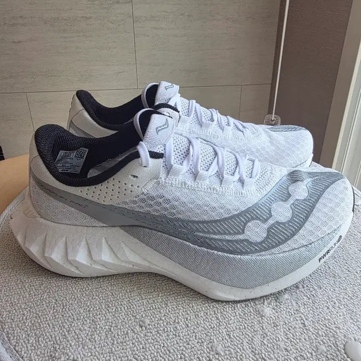 [BUNJANG] Saucony Endorphin Pro 4 Running Shoes - White, Size 265 (Mint Condition) / 써코니 엘돌핀 프로4 화이트 265 민트급 팝니다