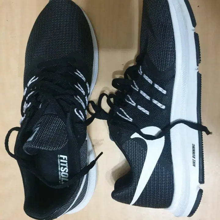 [BUNJANG] Nike Running Shoes (275) / 미사용 나이키 러닝화 275 (270~275)