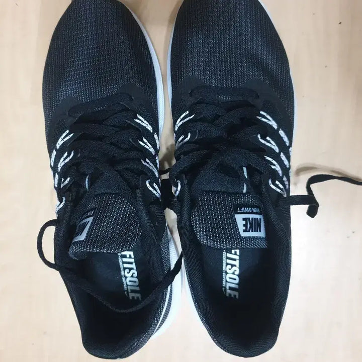 [BUNJANG] Nike Running Shoes (275) / 미사용 나이키 러닝화 275 (270~275)