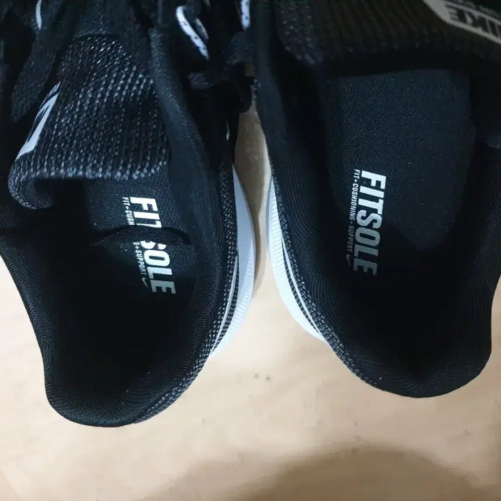 [BUNJANG] Nike Running Shoes (275) / 미사용 나이키 러닝화 275 (270~275)