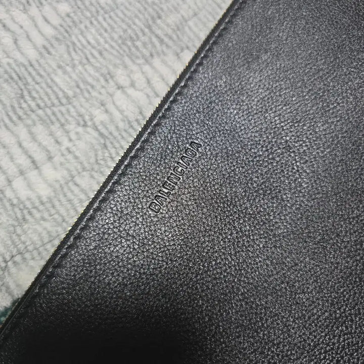 [BUNJANG] Balenciaga Black Leather Clutch Large / 발렌시아가 블랙 레더 클러치 라지