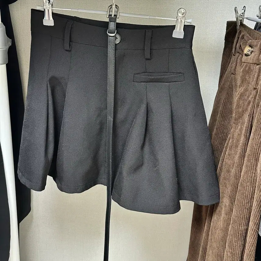 [BUNJANG] Attrangs Black Pleated A-Line Mini Skirt with Belt Set / 에이블리/아뜨랑스 블랙 플리츠 미니스커트